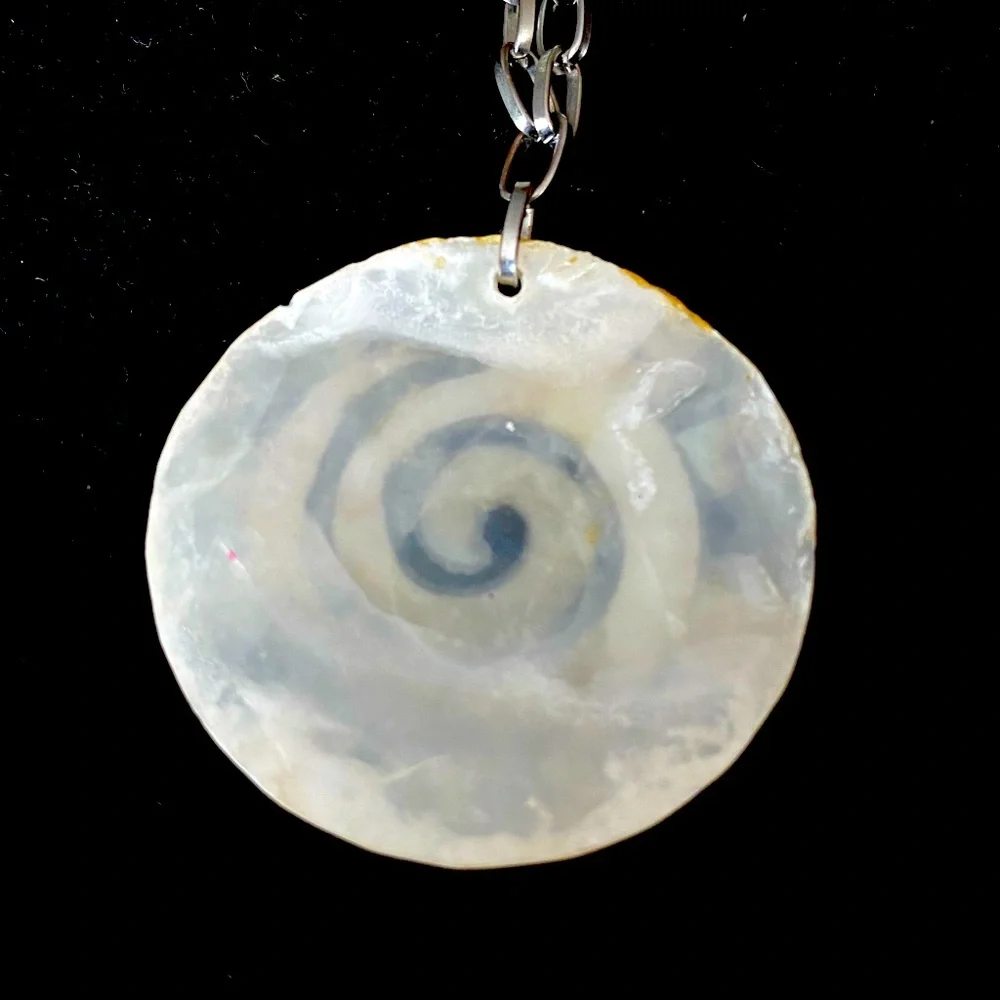 Vintage Abalone / Mother of Pearl Inlay Spiral Pendant Necklace - Picture 5 of 5